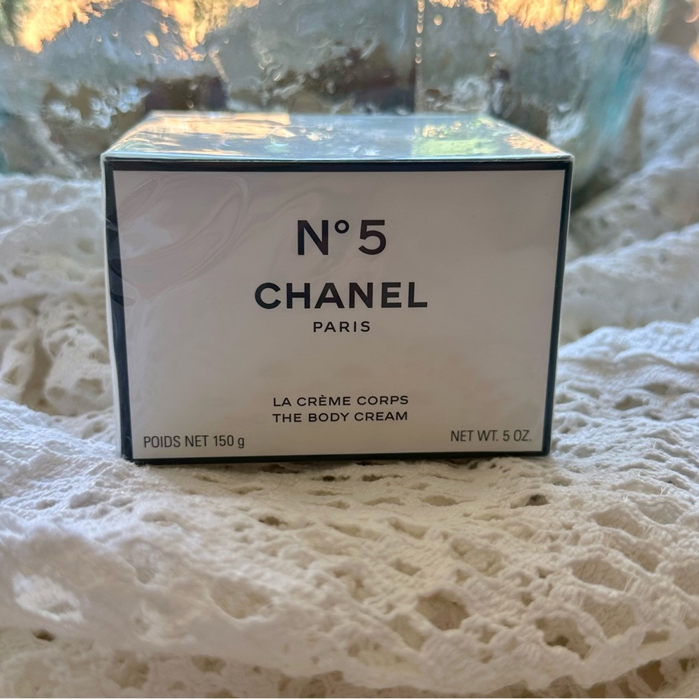 CHANEL No. 5 Body Cream - Black and White